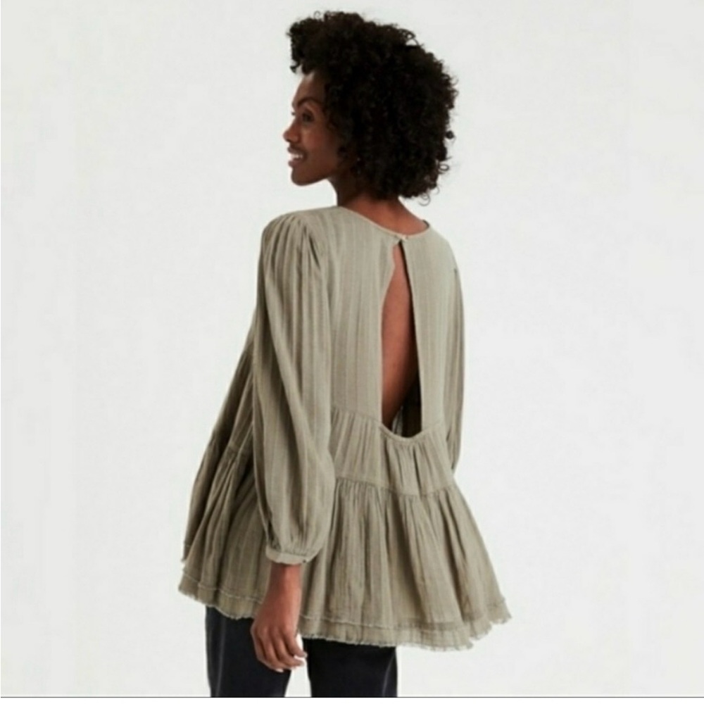 American Eagle Long-sleeve Tiered Babydoll Blouse Keyhole Back size Small.